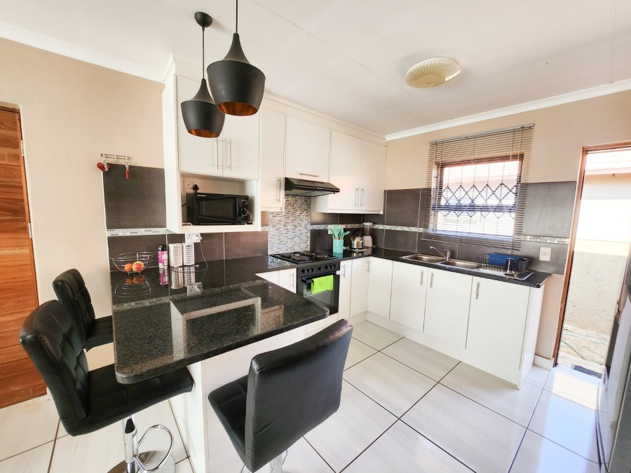 3 Bedroom Property for Sale in Ellaton North West